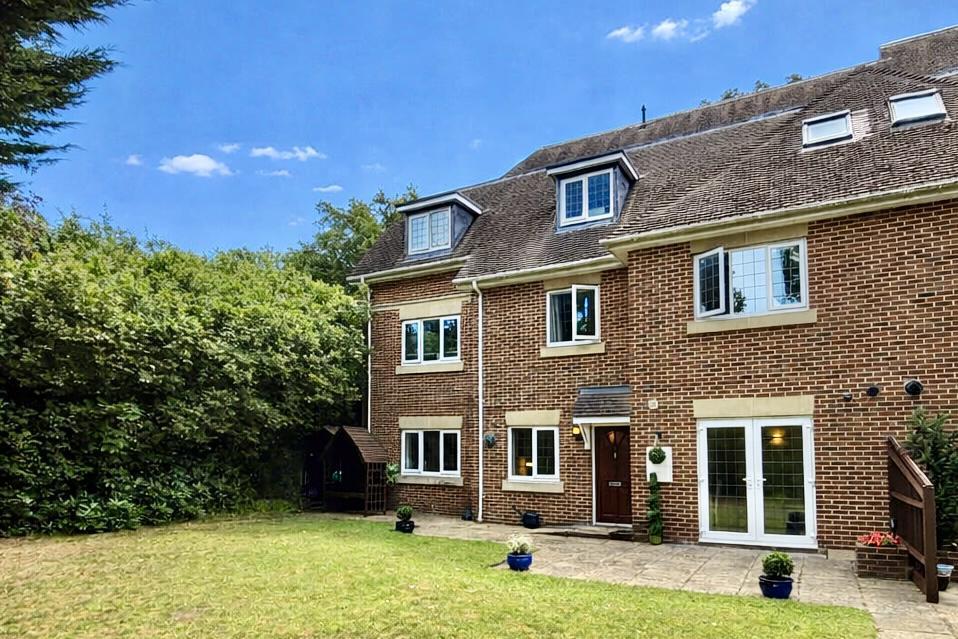 Gresham Court, Camberley